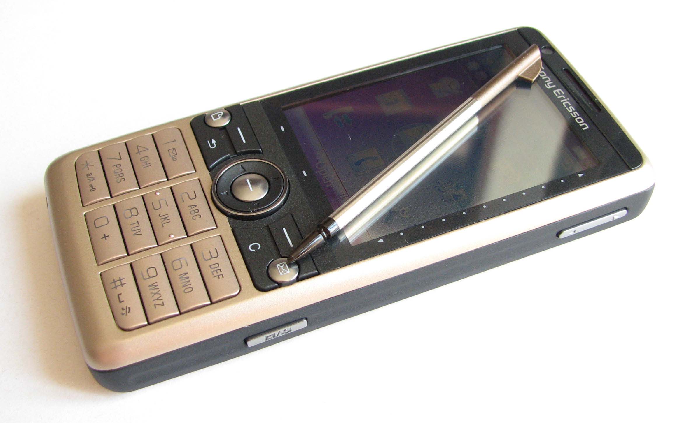 Download ringetoner Sony-Ericsson G700 gratis.
